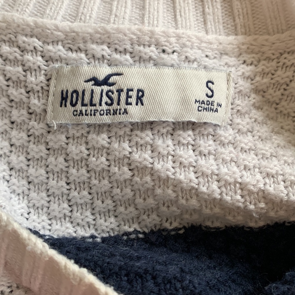 Hollister Sweater - Picture 4 of 4